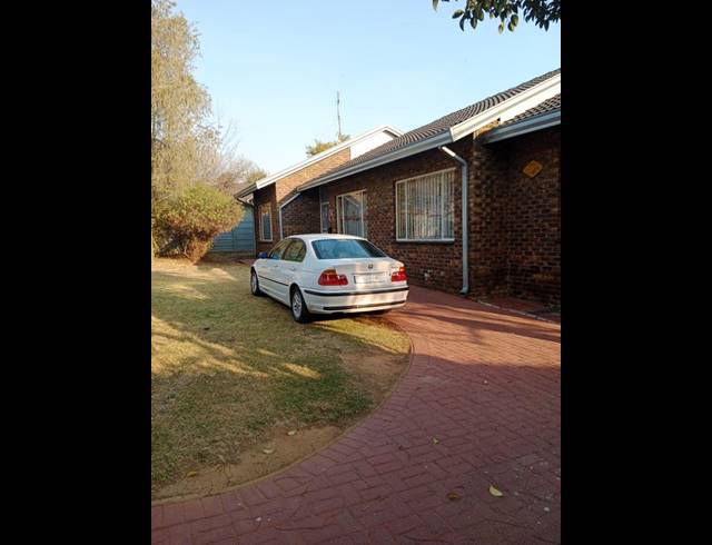 4 BEDROOM HOUSE FOR SALE IN BIRCH ACRES